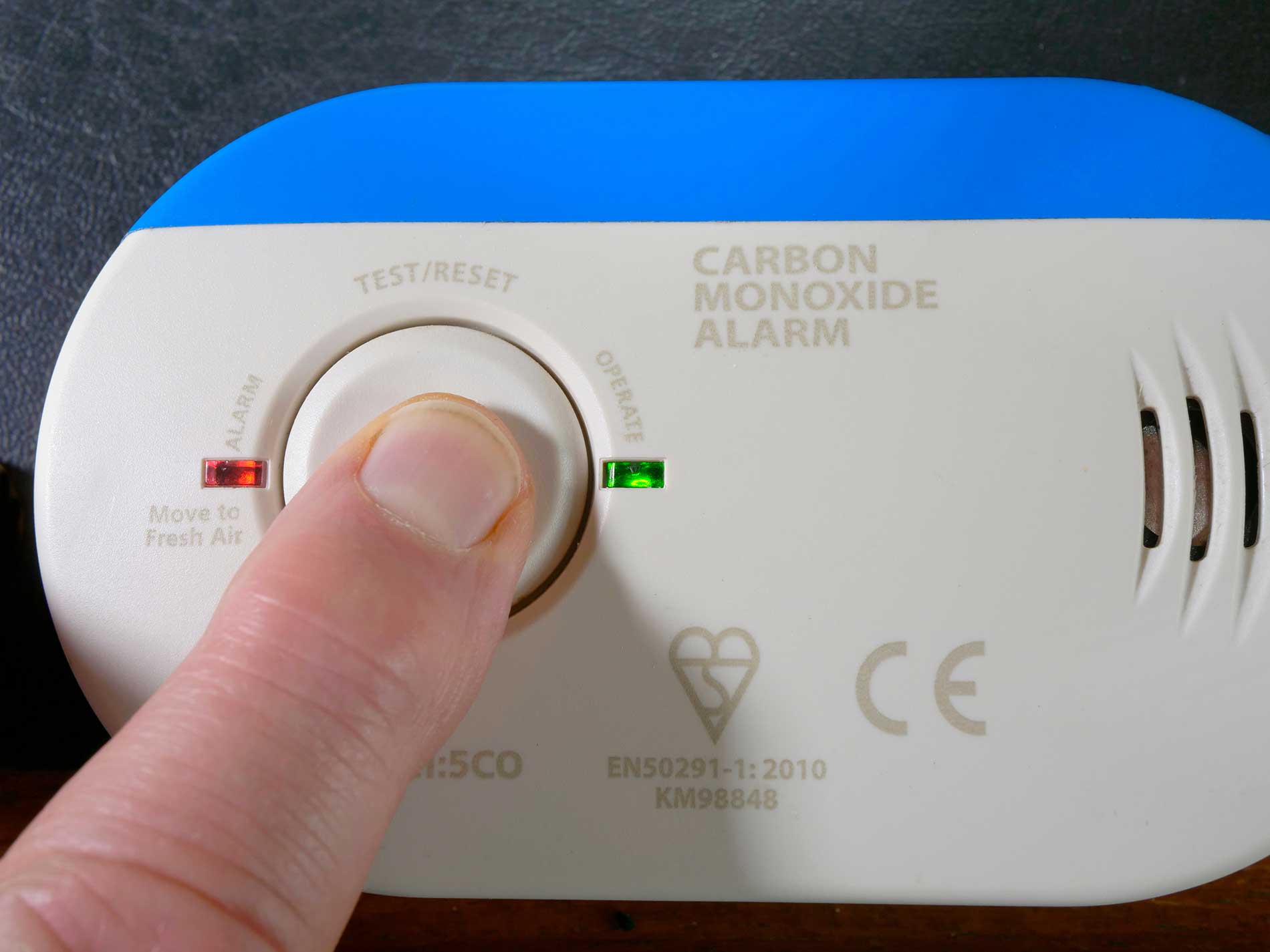 carbon-monoxide-detector-alarm-being-set-up carbon-monoxide-detector-alarm-being-set-up